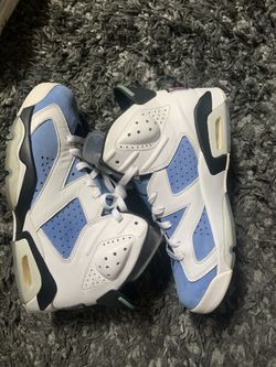 Air Jordan 6 "UNC" Size 9
