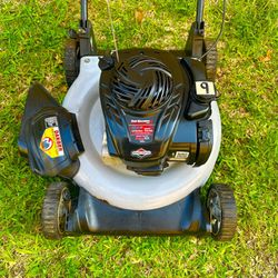 Yard Machines Push Lawn Mower with 140cc Briggs & Stratton Gas Power & Side Discharge