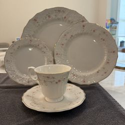 Beautiful China 1984 - Royal Doulton's Madeira Collection - Pink Floral