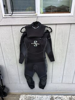 Wetsuit scuba pro , small size $ 25