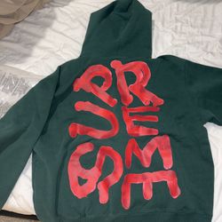 Supreme hoodie (brand New) Size:M