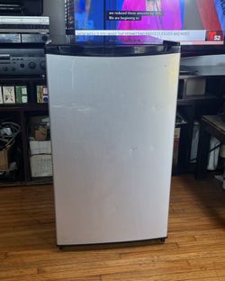 Mini Fridge w/Freezer 4.4 cu. ft. Stainless Steel. Works GREAT, super cold!
