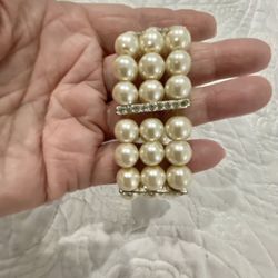 Women’s Triple Strand Pearl Bracelet With Rhinestones Stretch 