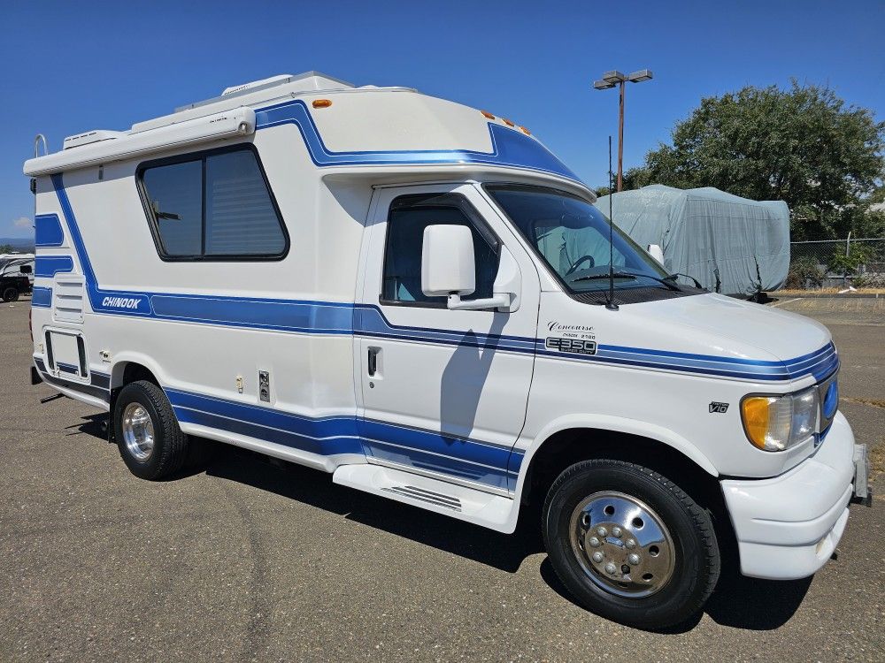 2002 Ford chinook Concourse 2100