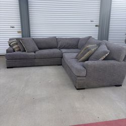 Beautiful Dark Grey Cindy Crawford Deep Seating Sectional Couch Delivery Available 🚚