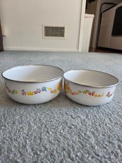 Painted Metal Bowl Set