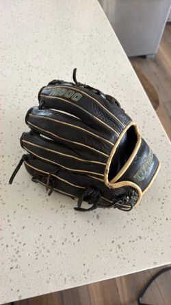 11.5” Wilson A1000 Baseball Glove
