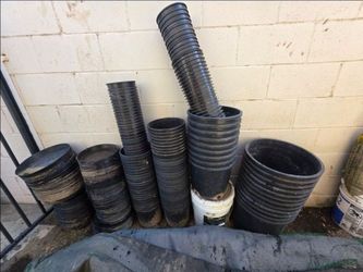 Plastic pots... 1,2, 5 and 7 Gallon