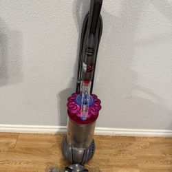 DYSON VACUUM CLEANER