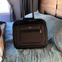 NEW Solo New York “Bryant” Rolling Carry On Laptop  Bag Luggage