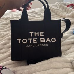 Black Marc Jacob’s “The Tote Bag” (small)