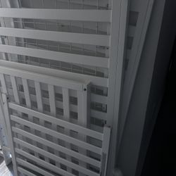 White Crib. Perfect Condition.  