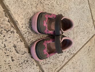Baby shoes size 4c