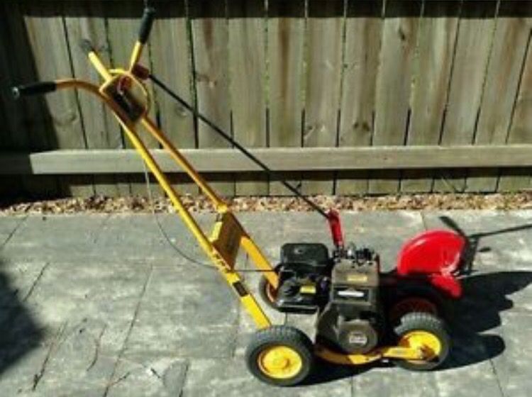 Brigs & Stratton Gas Powered Lawn Edger