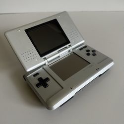 Nintendo DS - Silver