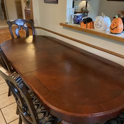 Dining table w 6 chairs