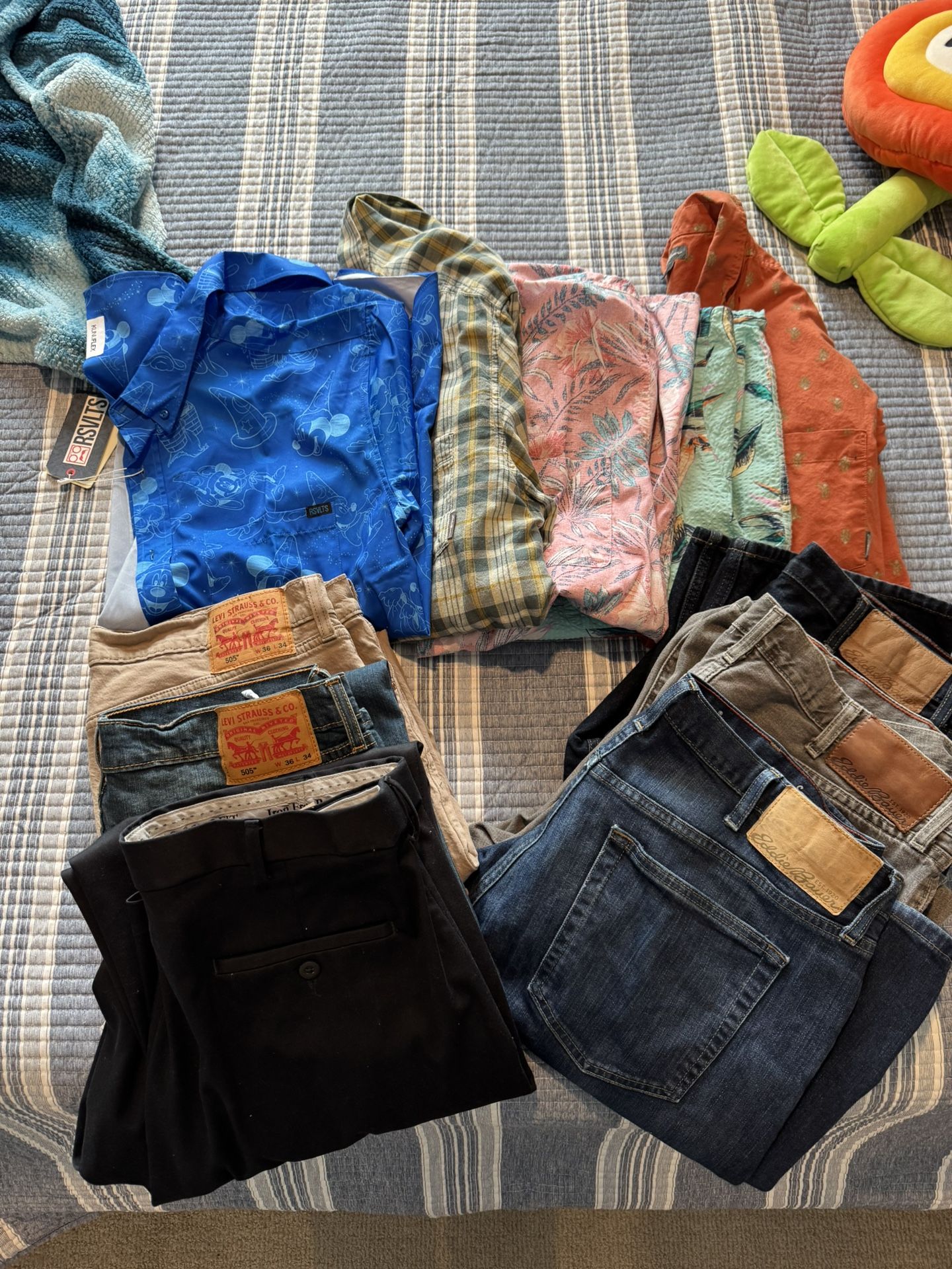 Men’s Clothing Lot: Jeans (5 pair, 36Wx 34L), Pants (1 pair, 38W x 34L) Short Sleeve and Long Sleeve Shirts