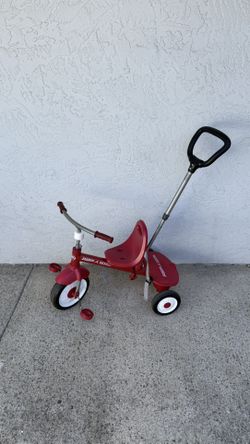 Radio Flyer Deluxe Steer & Stroll Kids Tricycle, Toddler Trike for Ages 2-5, Red