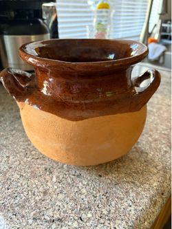 Ceramic pots