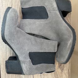 Sam Edelman Chelsea gray suede leather lug sole pull on ankle boots women’s size 7