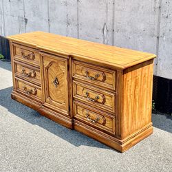 Free Delivery 🚚 Dixie Furniture Hardwood MCM Vintage Dresser (Value $2,100) 70"W x 20”D x 32"H
