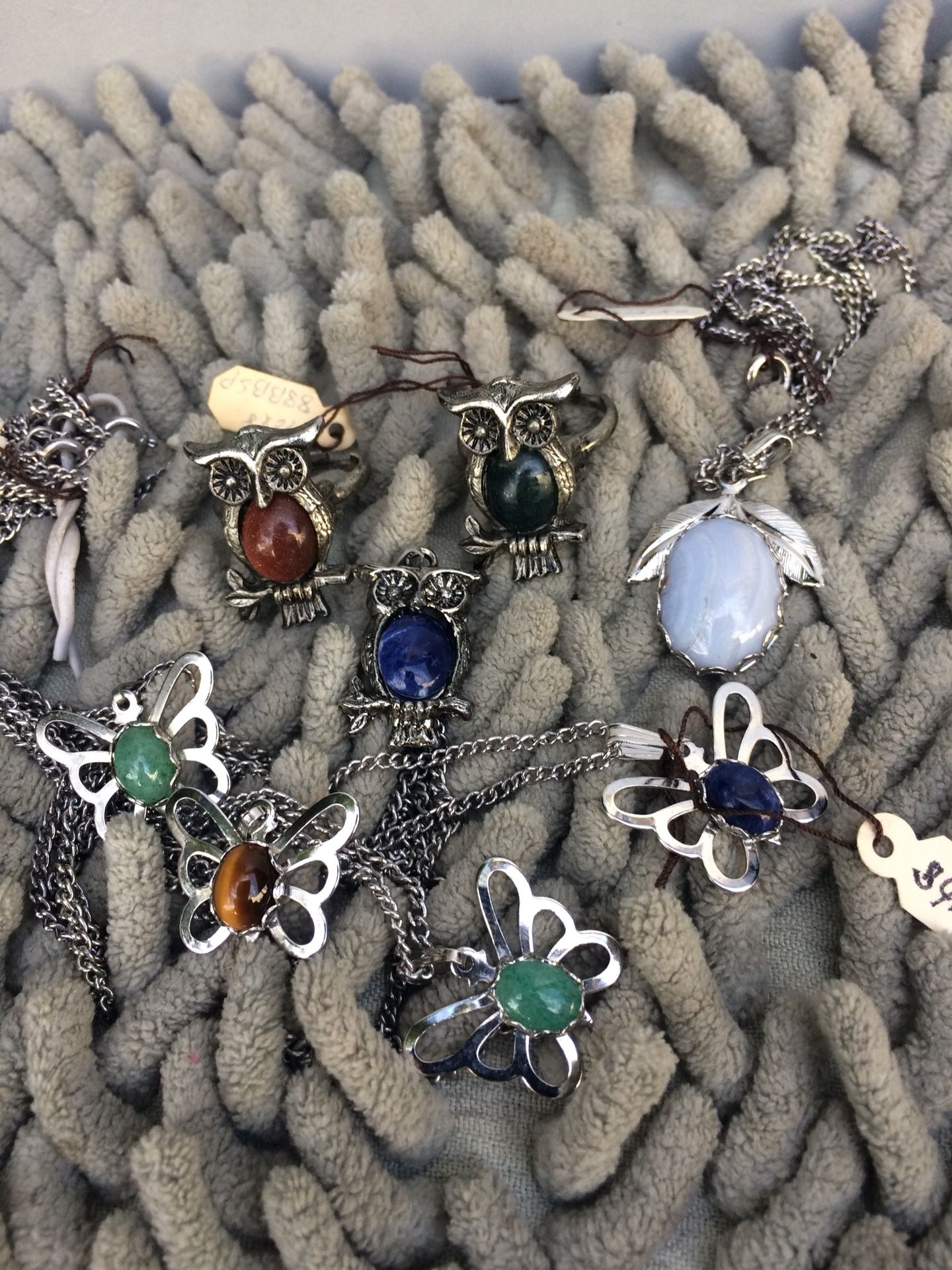 Lot of jewelry w/gemstone