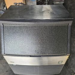 Manitowoc QY-0274A 280 lbs Ice
Maker with Storage Bin air Cooled.
Half Cube. 
Tested Live Pics.