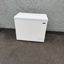 Large Deep Chest Freezer 37” Wide Hard To Find Size Free Local Delivery/30 Day Warranty