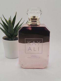 KAYALI 

UTOPIA VANILLA COCO | 21 Eau De Parfum Intense

3.4 fl ⭐️