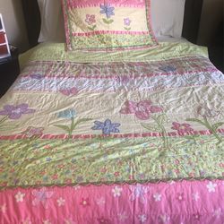 Girls Twin Quilt & Decorative Pillow