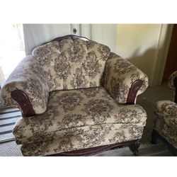 Sofas Set In Good Conditions