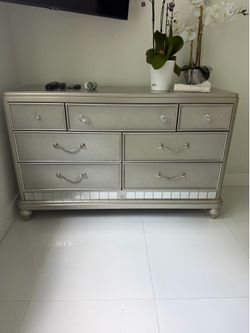 7 Drawer Dresser