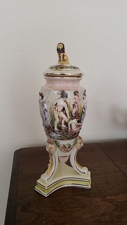 Capodimonte Urn
