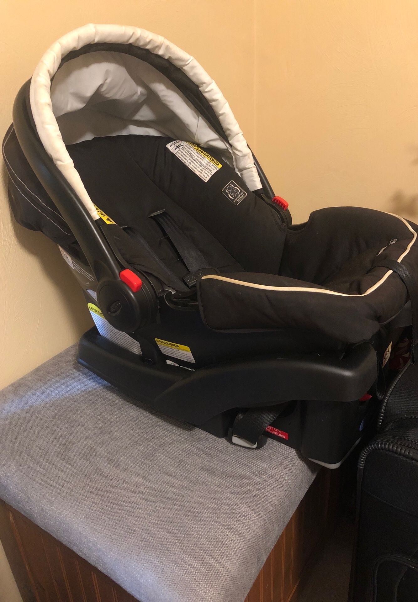 Graco click connect infant car seat x2 bases!
