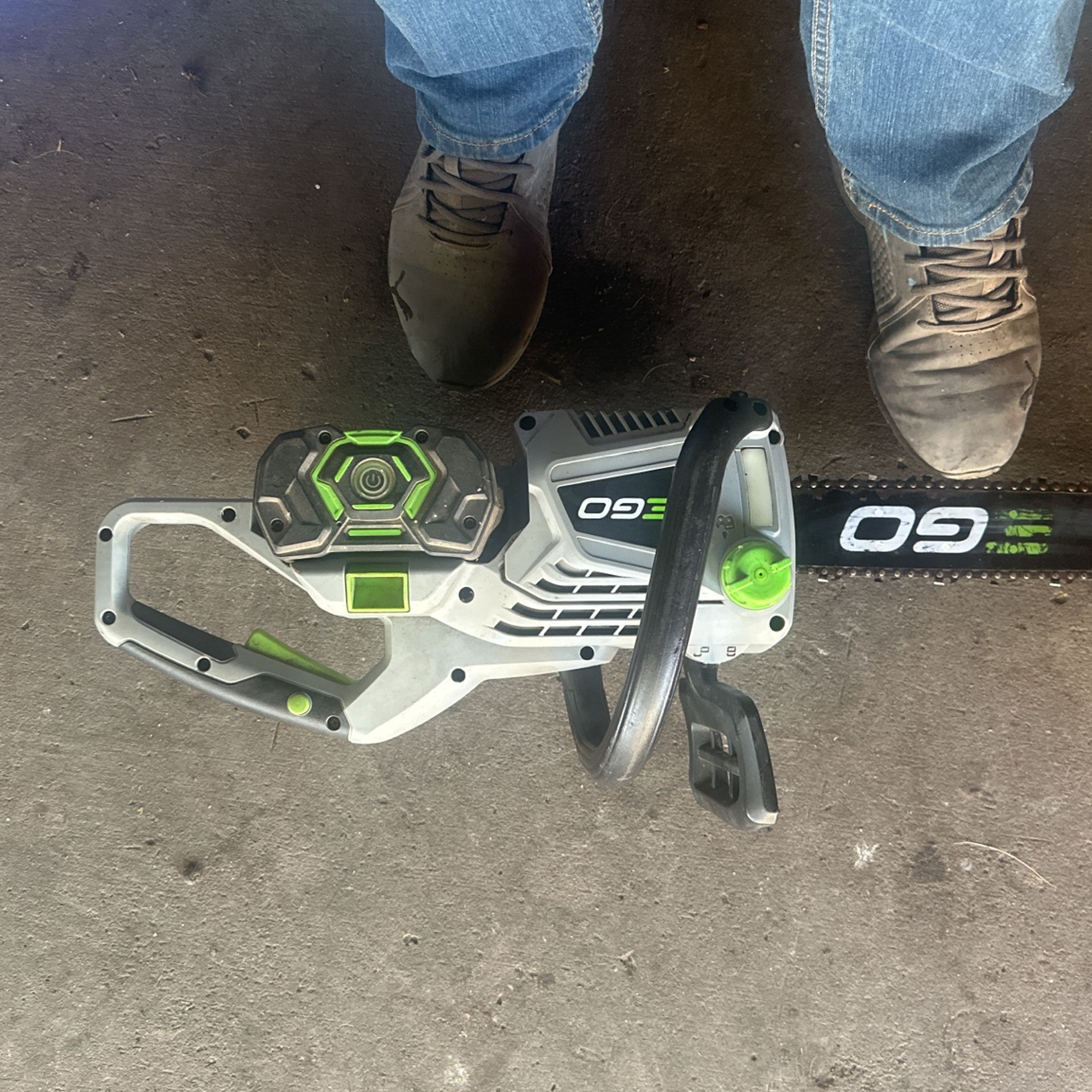 I'm selling this chainsaw because it was a bad purchase. I like the gas ones better