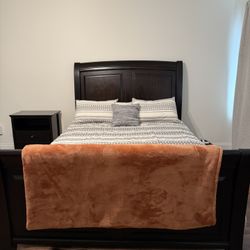 Signature Design by Ashley Harmony 4 Piece Queen Size Bedroom Set