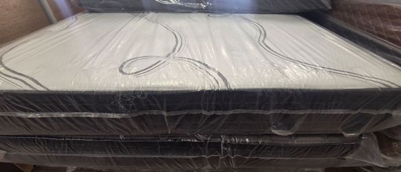 King mattress 10" foam cased ( FIRM )