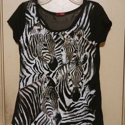 Ladies Med Zebra Blouse $10