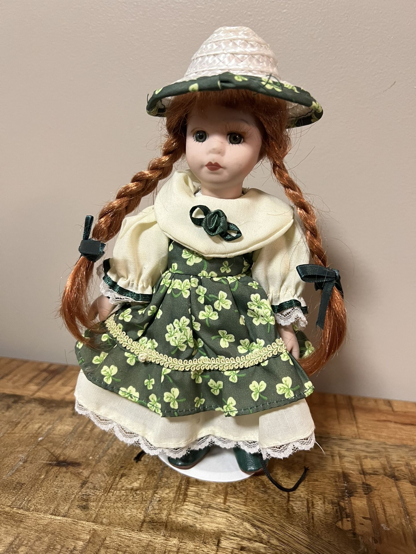 Anne of Green Gables Doll On Metal Stand With Lace Bag