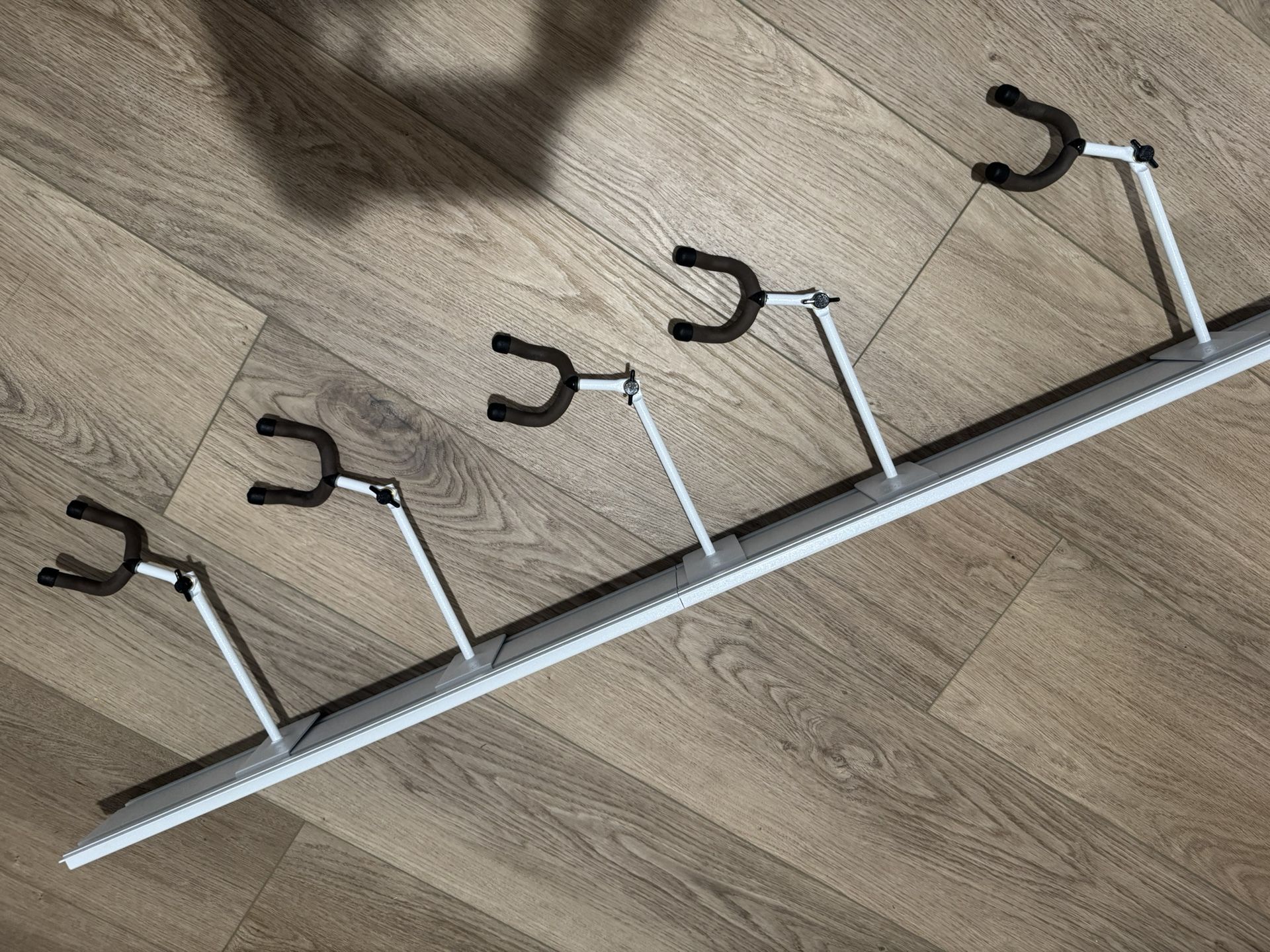 String Swing Guitar Wall Rack - White
