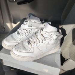 Tennis Shoe Nike Air Force 1 MID Gs 6.5 