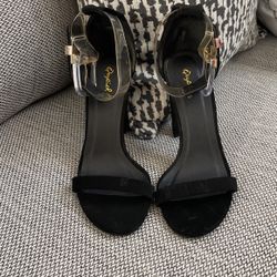 Selling beautiful black heels 