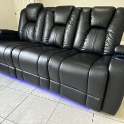 BLACK LEATHER SOFA ( ALL ELECTRIC) Like NEW