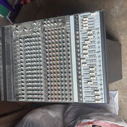 Mackie Onyx 1640 PA Board 