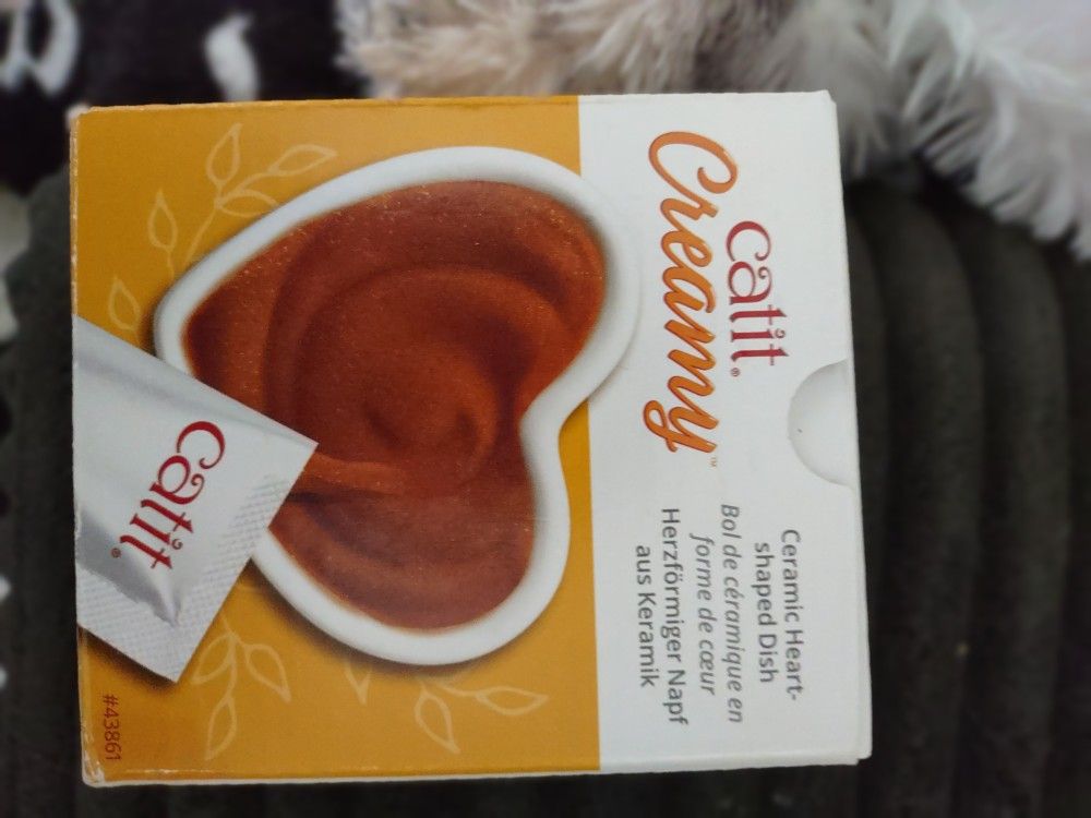 Catit Heart Shape Creamy Cat Treat Dispenser