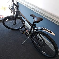 Like New 26 Speed Trex 3900 26" ( 150 ) $