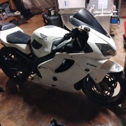 Honda CBR 600 F4I.  2002. Very Nice