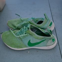 Nike pistachio size 7 women shoes