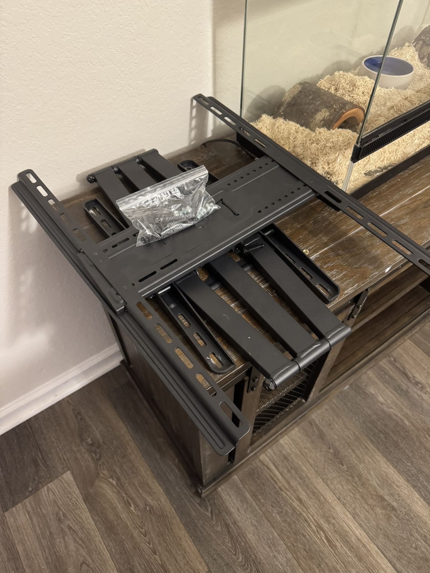 Full Motion TV Mount