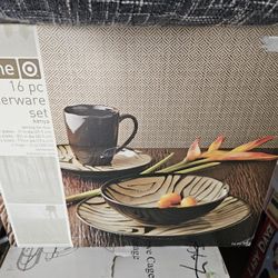 Kenya 16 Pc/4 Place Settings.  New